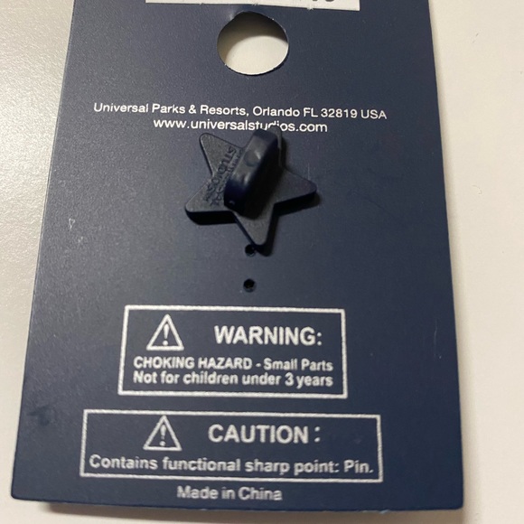 Universal Studios Jurassic World Red Pin New - Picture 10 of 11